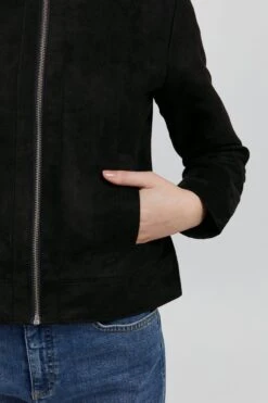 OXMO Lederimitatjacke In Schwarz -Damenbekleidung oxmo lederimitatjacke in schwarz 4