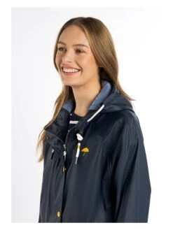 Schmuddelwedda Regenmantel In Dunkelblau -Damenbekleidung schmuddelwedda regenmantel in dunkelblau 4