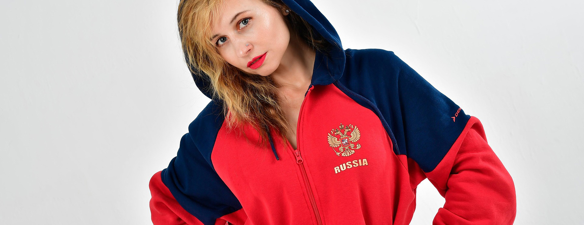 Damenbekleidung -Damenbekleidung young woman 7569537 1920